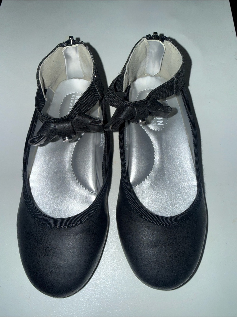 Kenneth Cole Girls Black Mary Jane Flats with Bow Accent